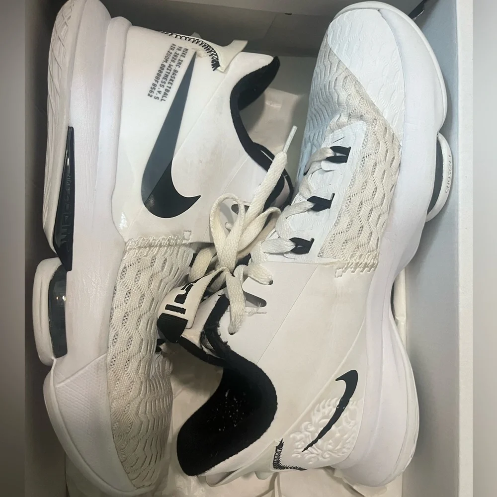 Lebron Witness V Basketball shoes - Picture 1 of 5